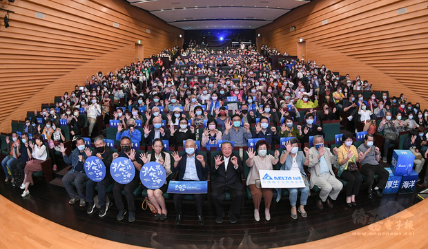 台灣海洋紀錄片「男人與他的海」28日攜手台達電子文教基金會聯合舉行公益首映會,盼喚醒民眾海洋保育意識。(牽猴子提供)