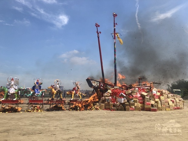 台南安定蘇厝長興宮「送王」 7朝瘟王祭劃句點