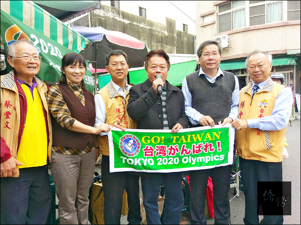 台聯黨在永康昆山市場舉辦「2020東京奧運台灣正名連署活動」,不到2小時,就收到500份連署。 (自由時報提供)