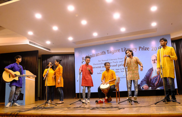 2019年泰戈爾文學獎23日晚間在新德里印度國際中心舉行頒獎典禮，並邀請年輕人吟唱印度詩歌。