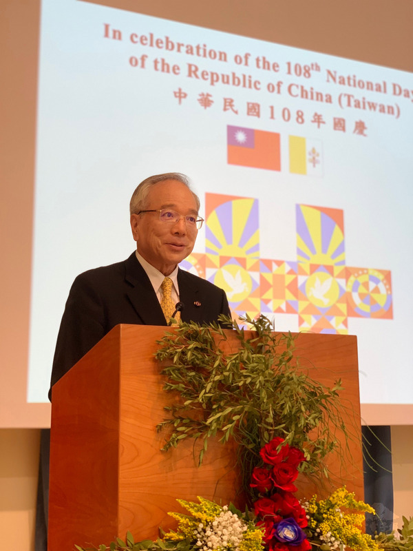 駐教廷使館舉辦國慶酒會，大使李世明致詞時強調，台灣不會向中國打壓妥協。（駐教廷大使館提供）