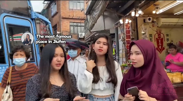 醒吾科技大學印尼籍學生運用在台所學，以印尼語及英文字幕拍攝、剪輯影片，推薦台灣好吃好玩景點，盼望讓家鄉朋友認識台灣的熱情。（校方提供）