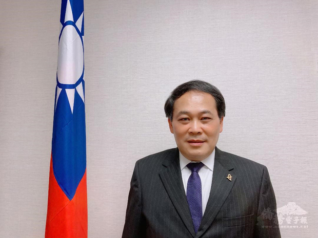 駐洛杉磯台北經濟文化辦事處去年11月與加州大學洛杉磯分校(UCLA)簽署合作協議,代表外交部捐出200萬美元支持台灣研究。駐洛杉磯辦事處長黃敏境(圖)表示這為台美學術合作增添動能。(中央社提供)