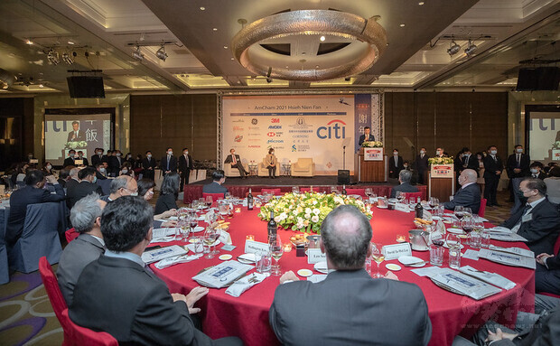 蔡英文總統21日晚間出席「台灣美國商會」（AmCham Taiwan）2021謝年飯