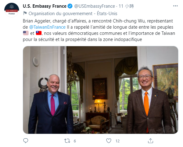 美國駐法國大使館Twitter公布美國代理駐法國大使阿傑勒30日邀請駐法代表吳志中（右）赴官邸交流訊息。