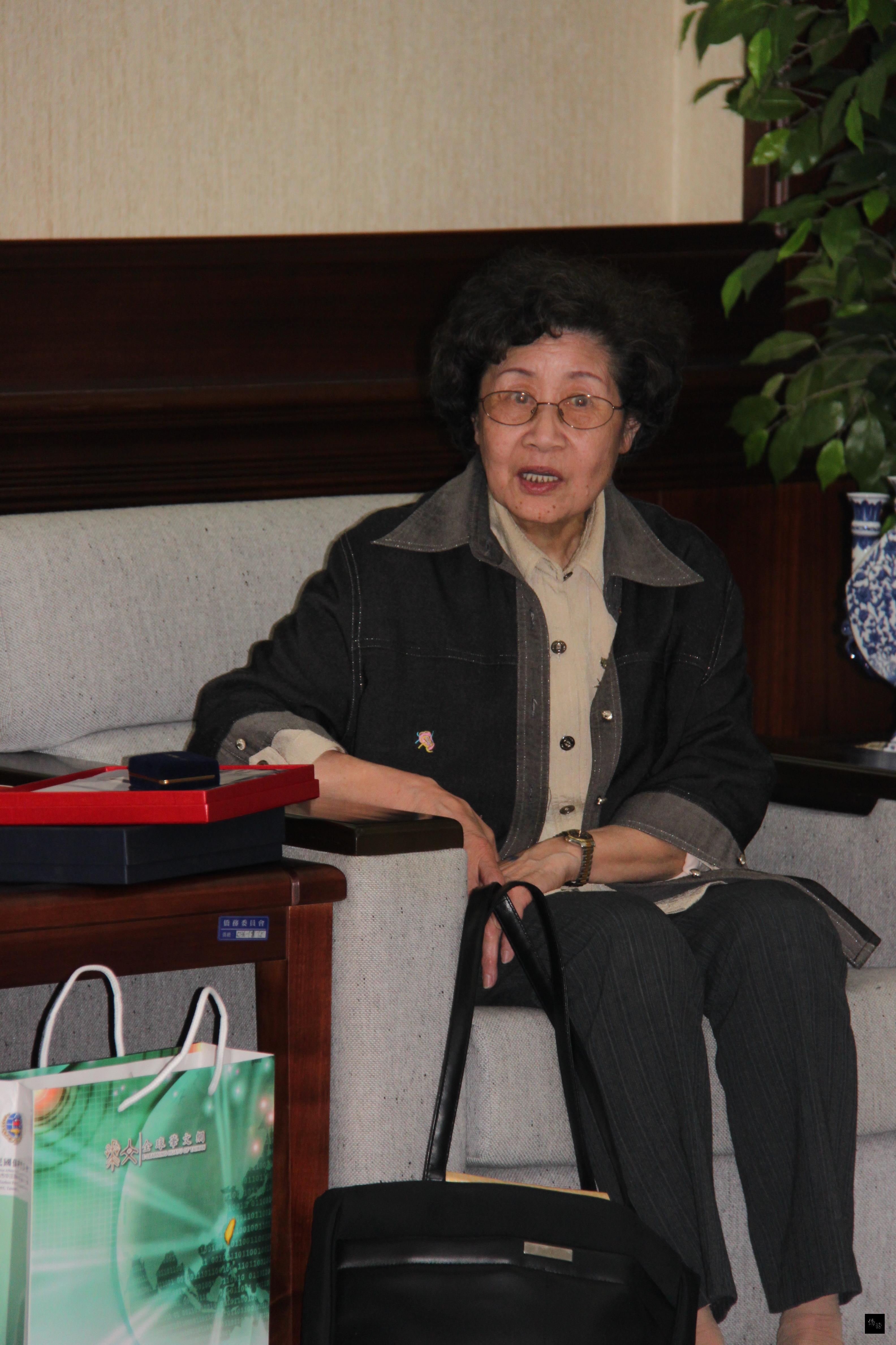 革命烈士秋瑾的外孫女王焱華女士。