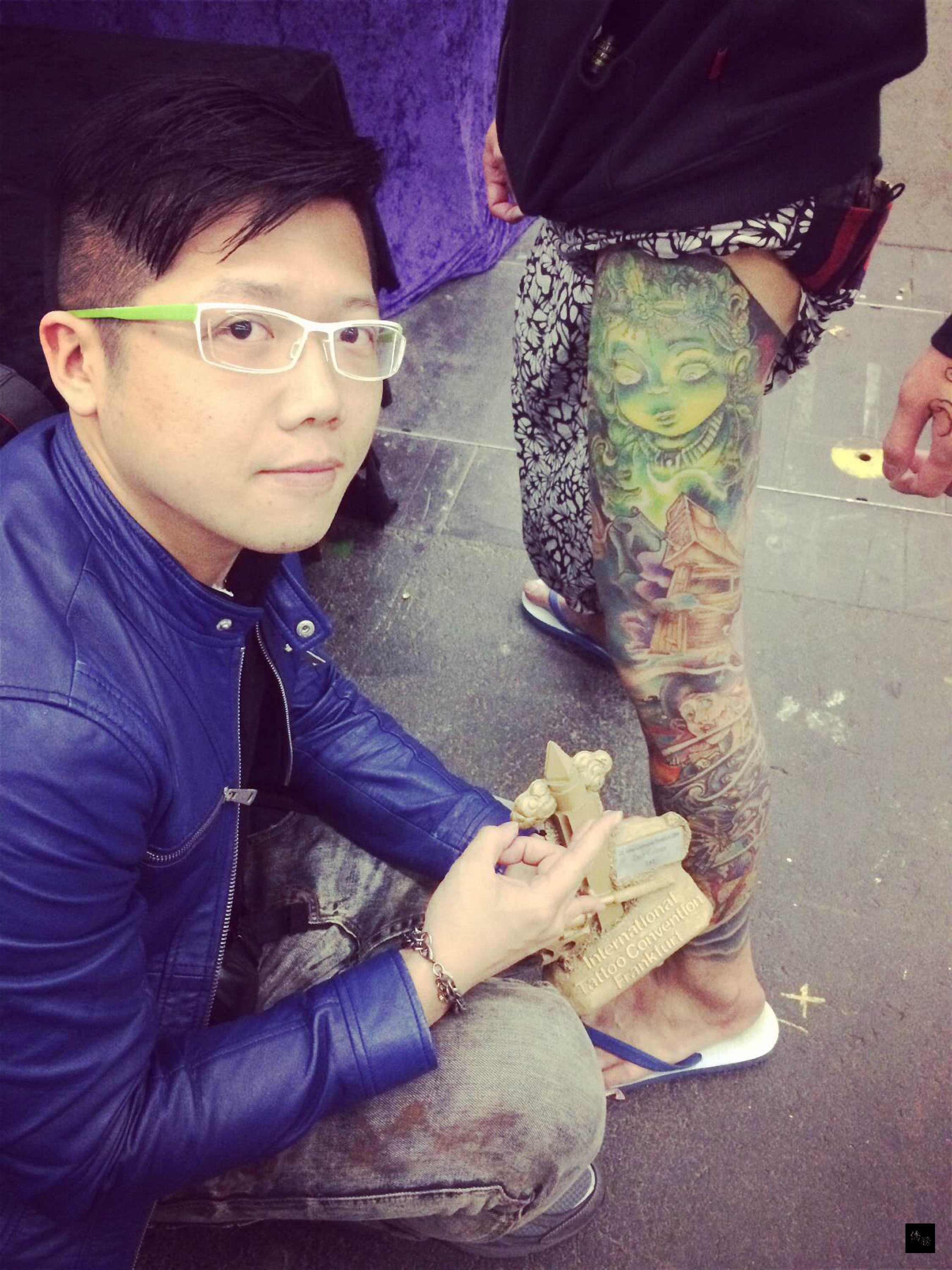 台灣刺青器材商張浩銘（圖）參加德國法蘭克福國際刺青賽，雖然不是專業的刺青師，卻擊敗50多位世界各國好手，抱回冠軍，跌破刺青師眼鏡。（中央社提供）