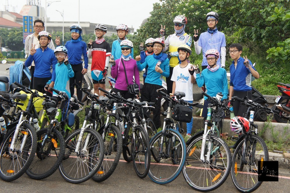 800名新竹市國、高中生參加103年新竹市單車成年禮,歡樂轉大人。(新竹市政府提供)
