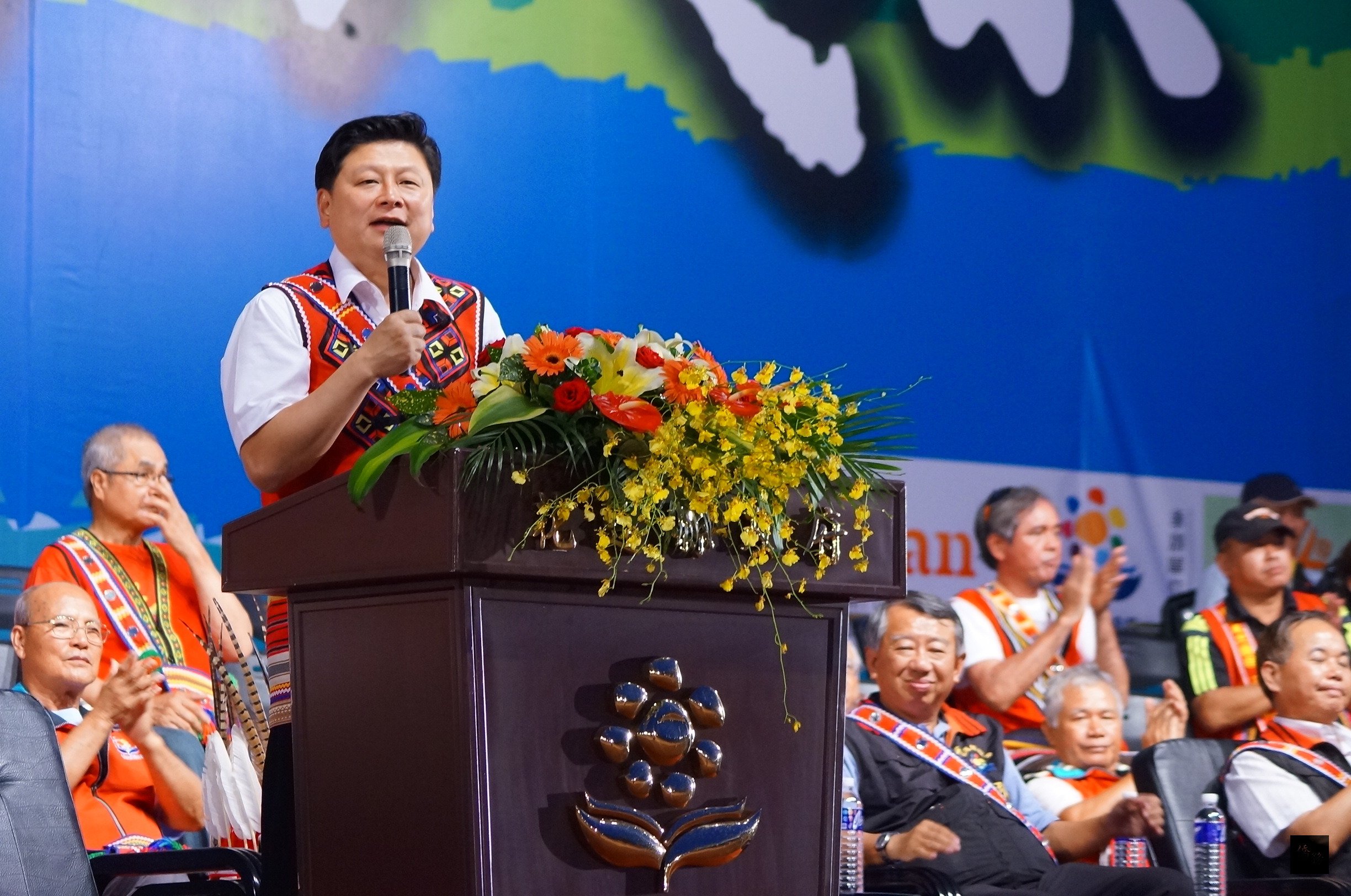 花蓮縣長傅崐萁出席2014花蓮縣原住民族聯合豐年節,並應邀致詞。(花蓮縣政府提供)