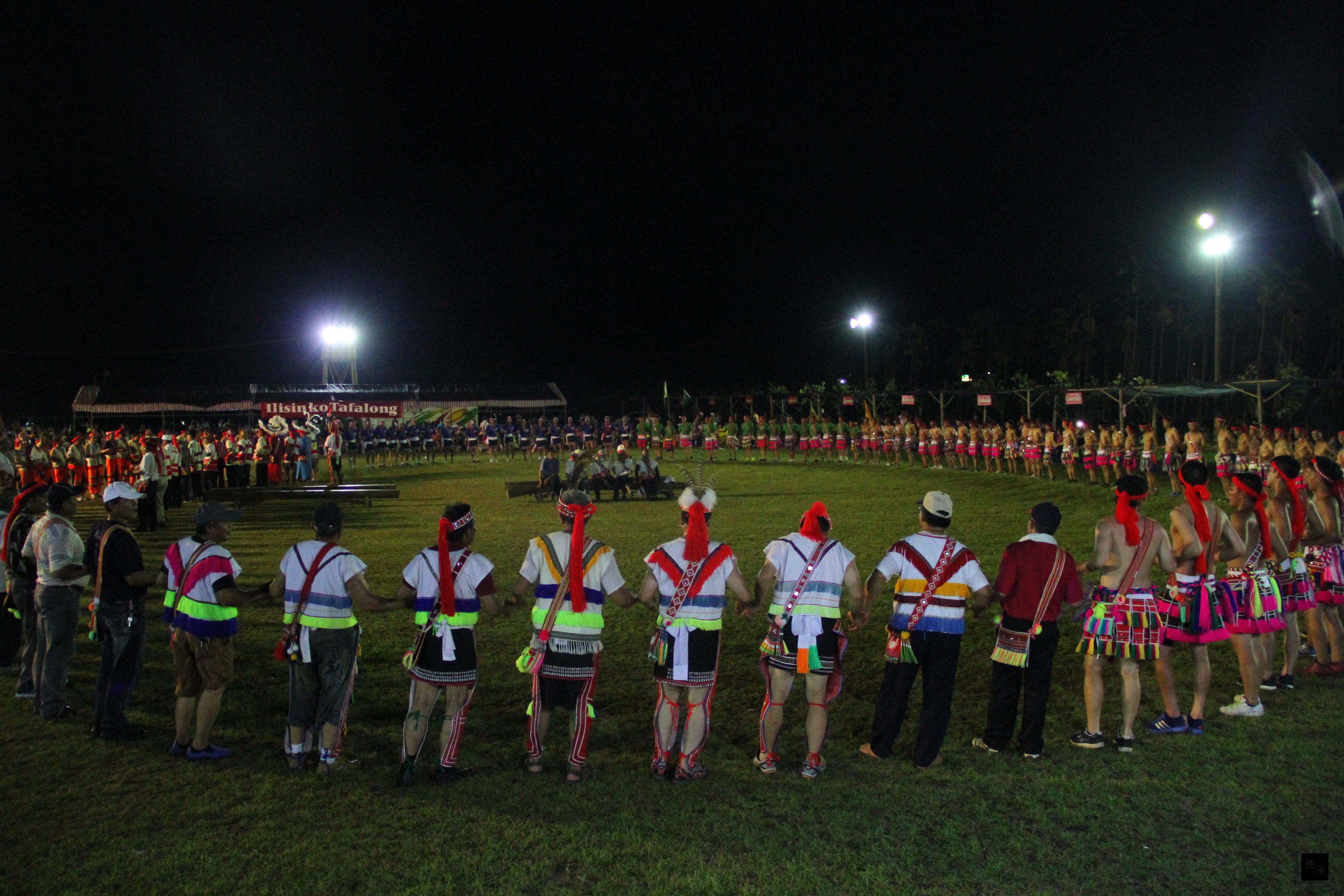 花蓮縣長傅崐萁前往馬太鞍、太巴塱兩大部落的文化祭祀廣場,參與豐年祭。(花蓮縣政府提供)