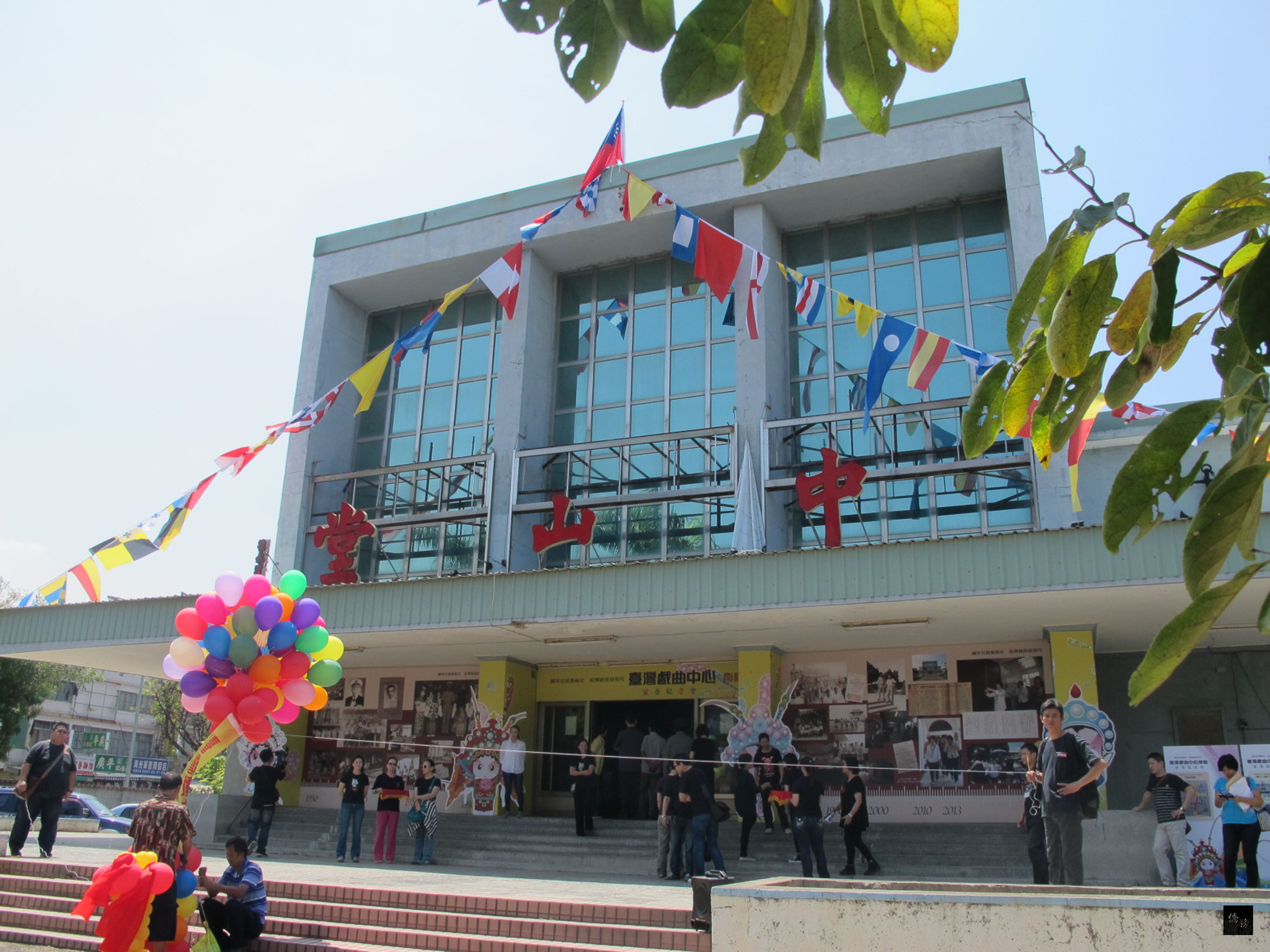 高雄海軍左營中山堂成立已超過1甲子,承載了軍眷子弟欣賞電影共同回憶,文化部將改造為南部戲曲中心。(中央社提供)