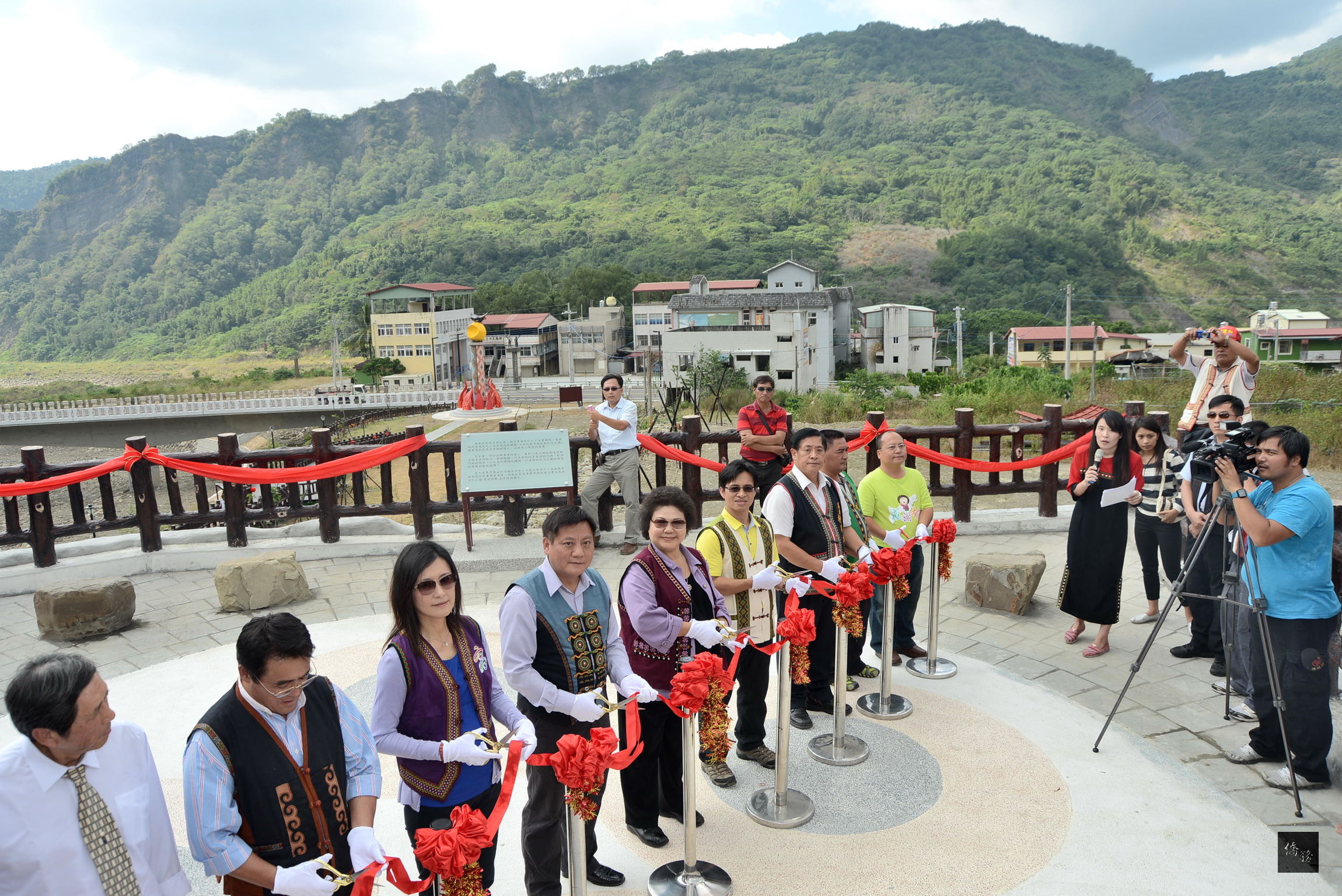 重建的南沙魯文化公園正式啟用，高雄市長陳菊等人出席。 （高雄市政府提供）