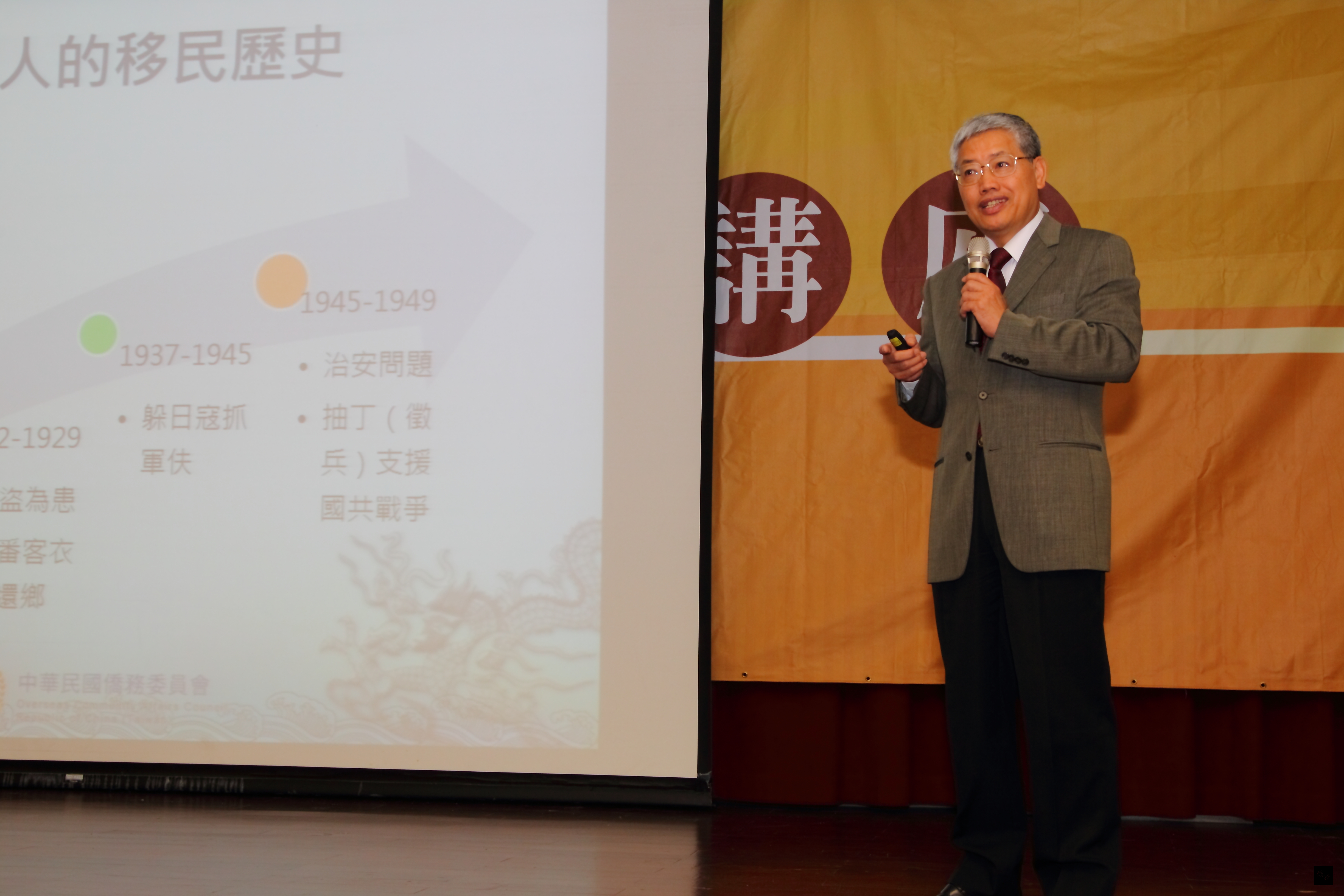 僑務委員會委員長陳士魁探訪銘傳大學金門分部僑生。