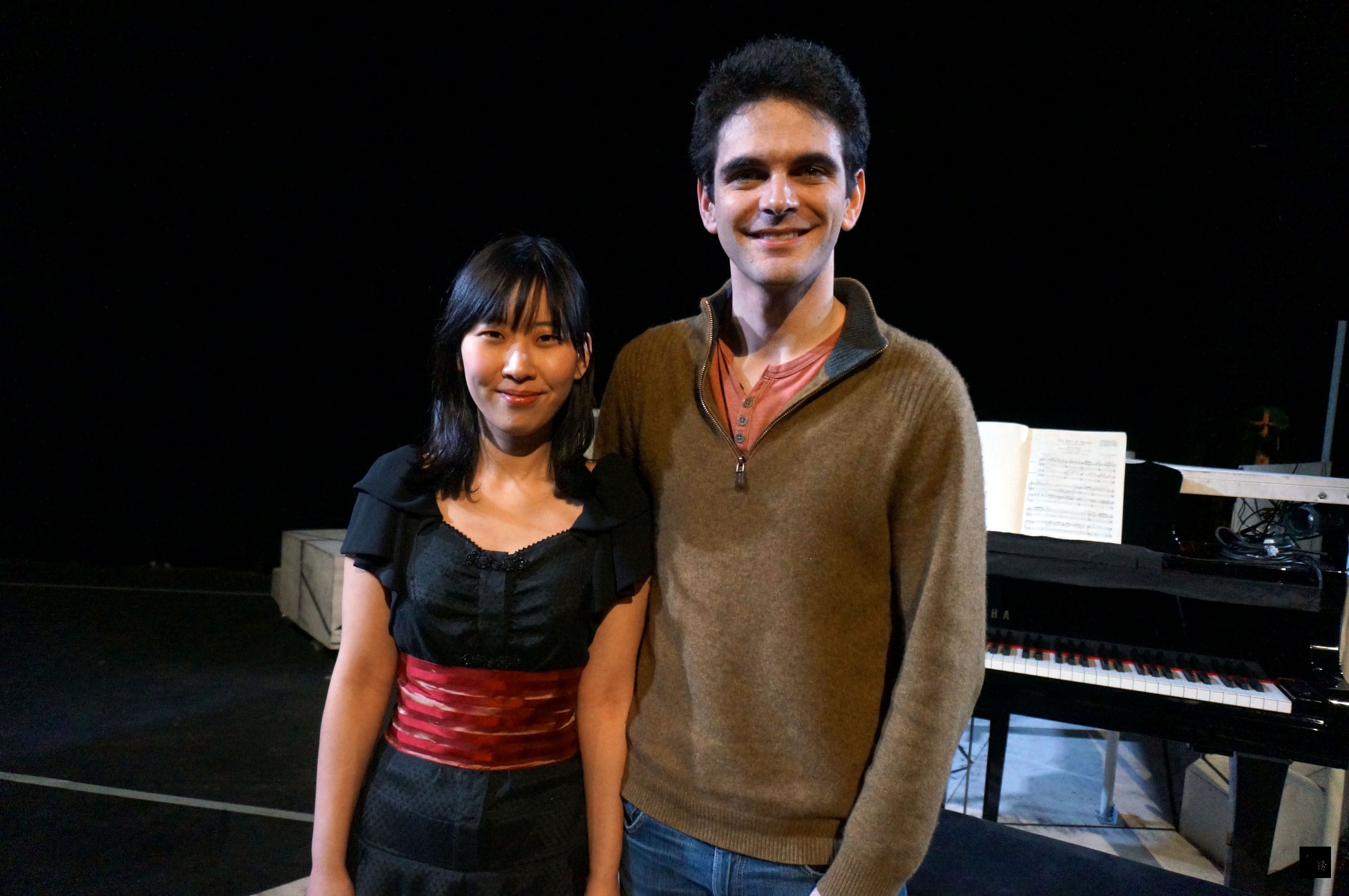 旅英台灣鋼琴家張安婷創作的「大地之吻」正在倫敦演出，她與英國導演班德聯手，結合音樂會與劇場表演的獨特方式受到矚目。（中央社提供）