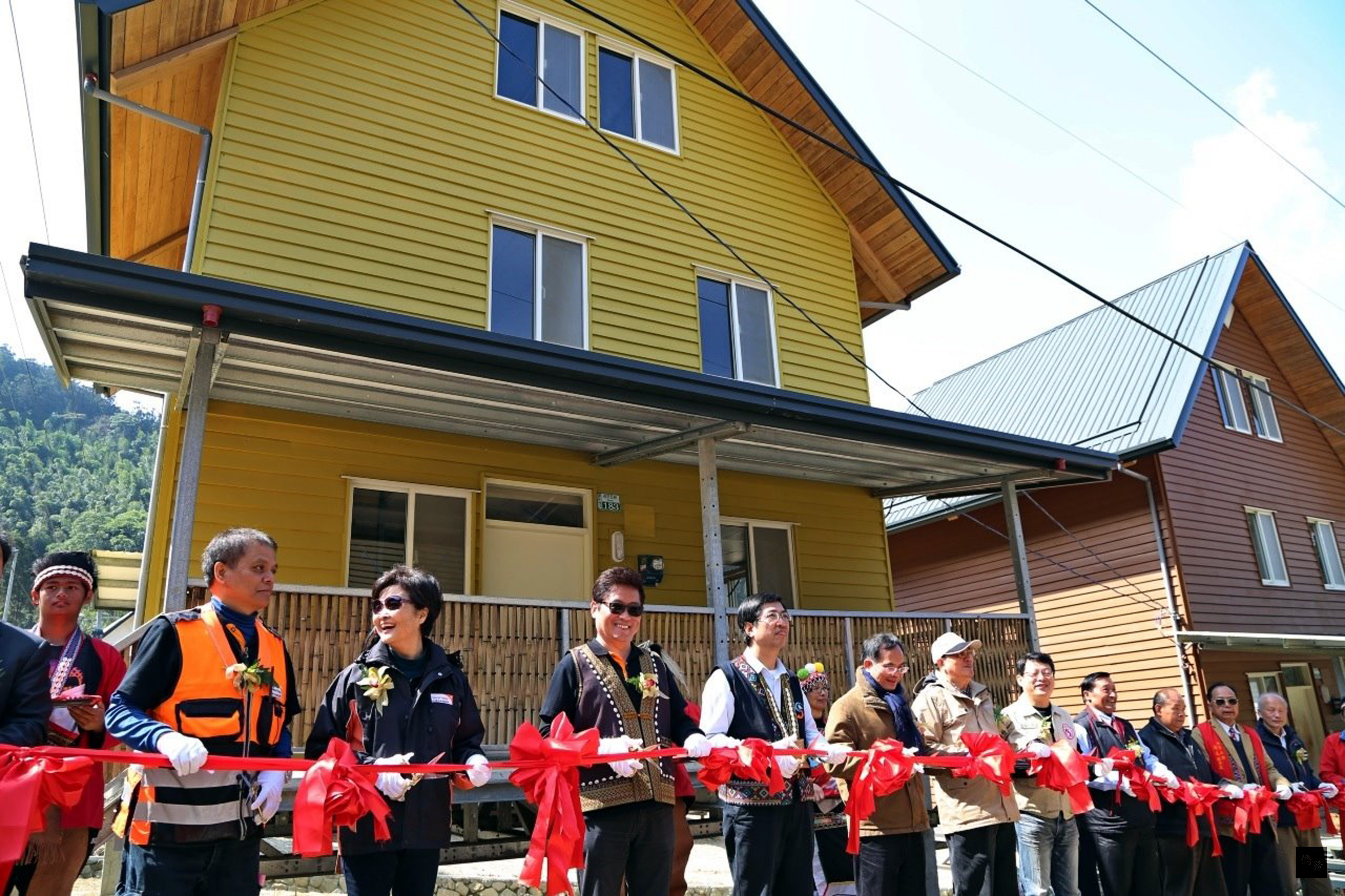 阿里山鄉取名「得恩亞納」的來吉永久屋日前歡喜入新厝，充滿歐式風情建築，格外顯眼。（中央社提供）