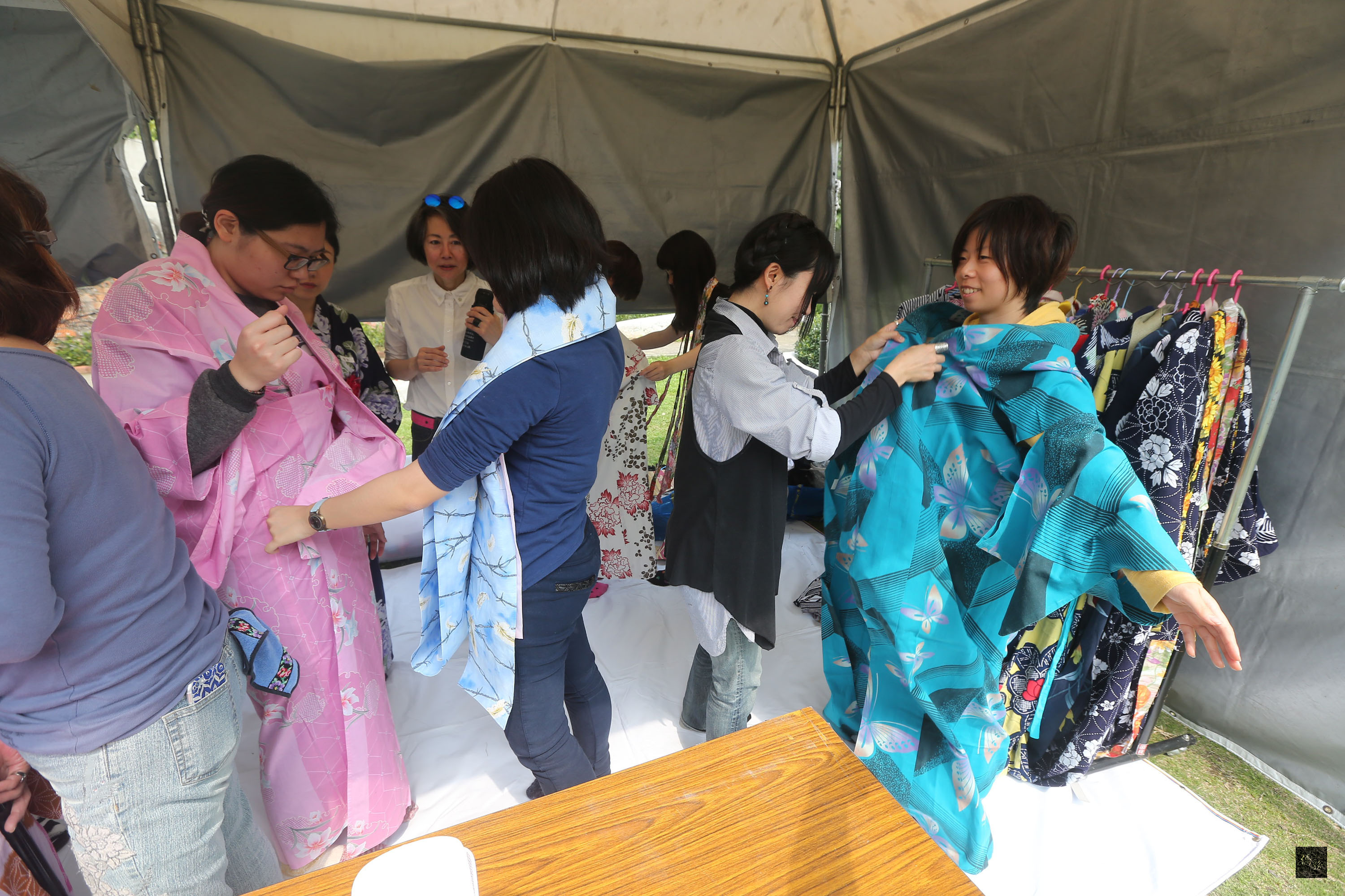 日本三一一大地震將滿4週年,由日本人留學生發起而開始的「謝謝台灣」,將在淡水展示來自災區對台灣的感謝信函,另有日本浴衣穿著體驗(圖)、災區現況報告等活動。(中央社提供)