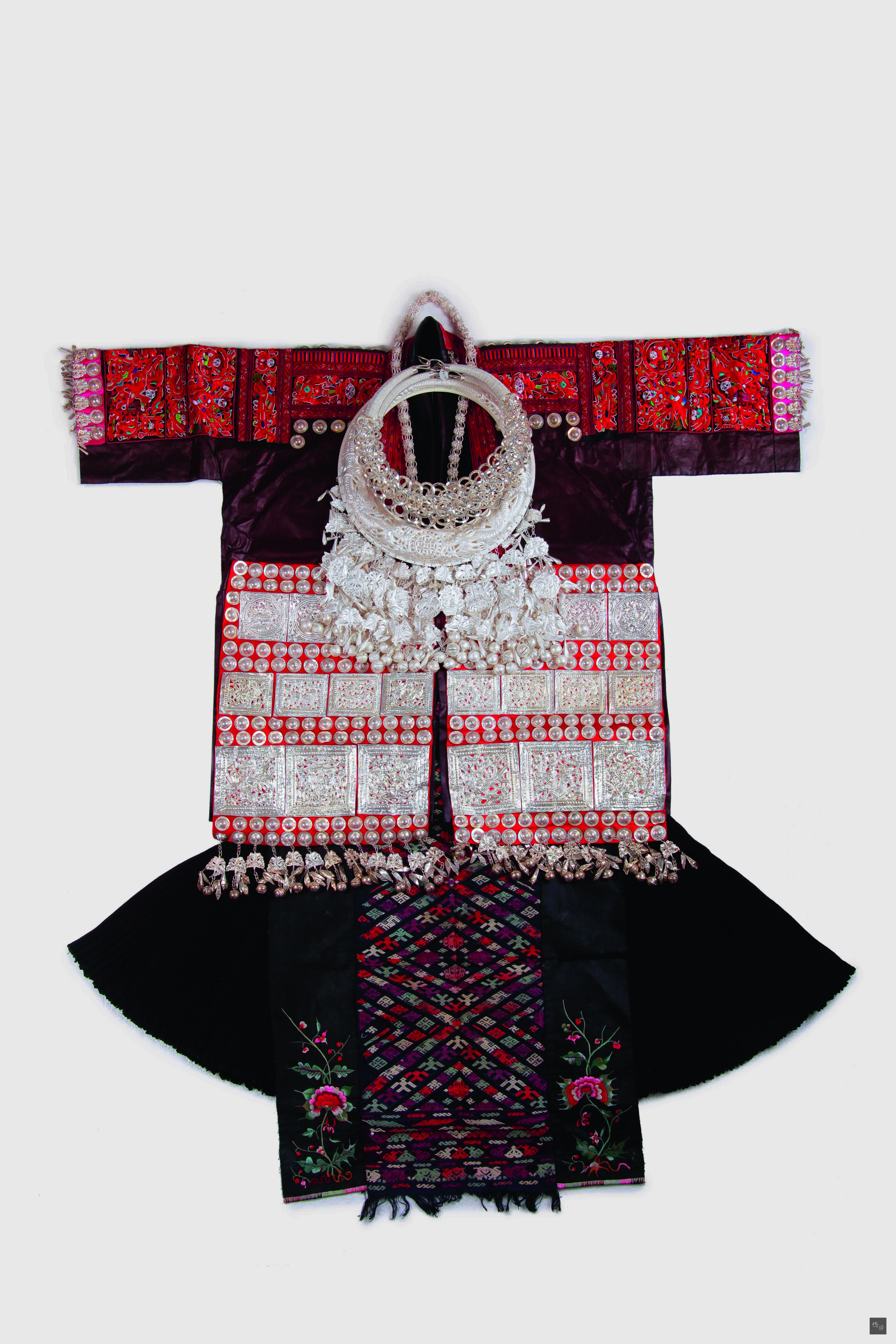 國立故宮博物院推出「銀燦黔彩-貴州少數民族服飾」特展,引領觀眾由不同面向領略貴州少數民族服飾之真、善、美。(國立故宮博物院提供)