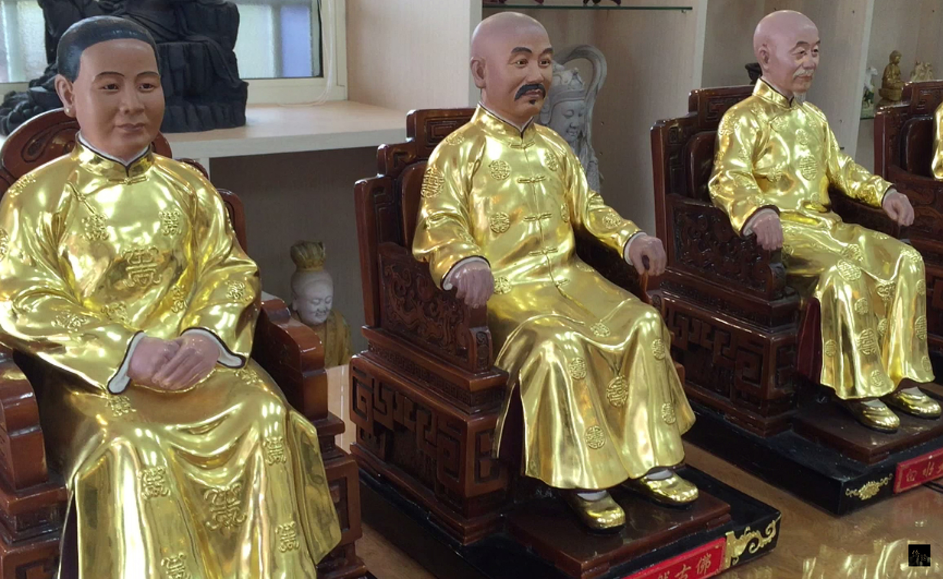 雲林縣林內鄉人鄭瀛洲，以泥塑神像聞名遐邇，獲得文化部泥塑技術傳統匠師認證通過。圖為泥塑成品，莊嚴肅穆，展現特殊藝術風格。（中央社提供）