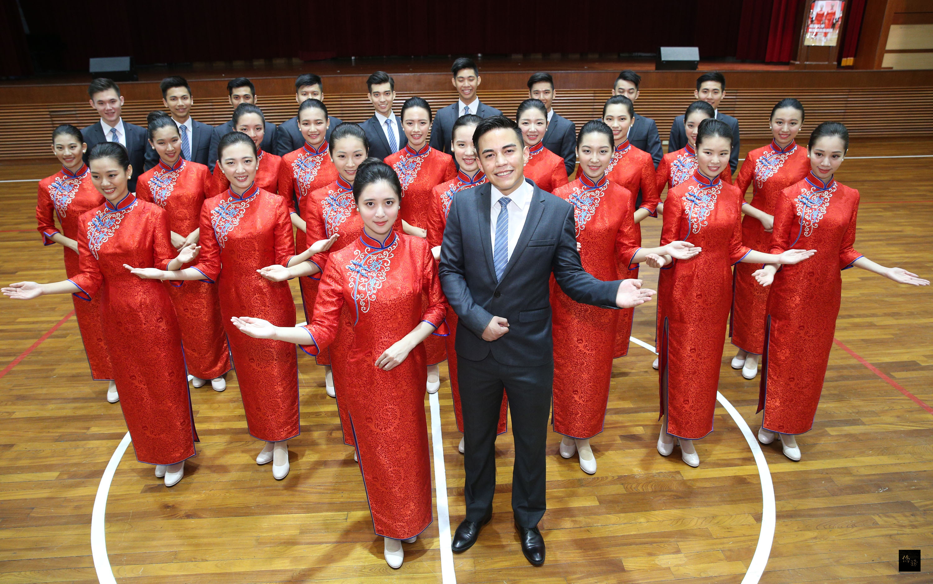 銘傳大學國慶親善服務隊9月30日舉行記者會,介紹擔任國慶大會禮賓接待工作的金釵和金帥,今年共遴選28位服務學生。(中央社提供)