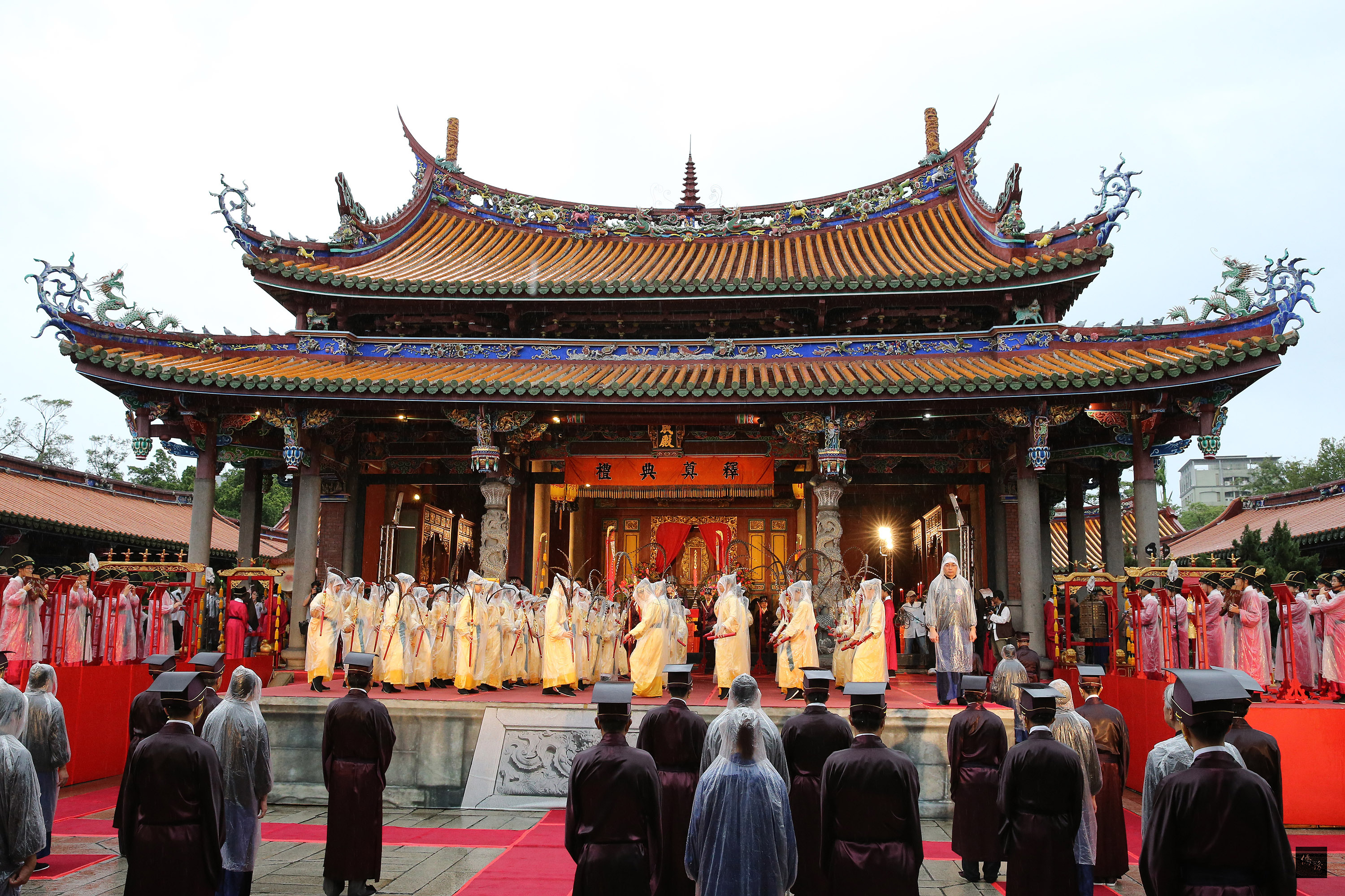 中華民國104年台北市各界紀念大成至聖先師孔子2565週年誕辰釋奠典禮,9日上午在台北市孔廟舉行。(中央社提供)