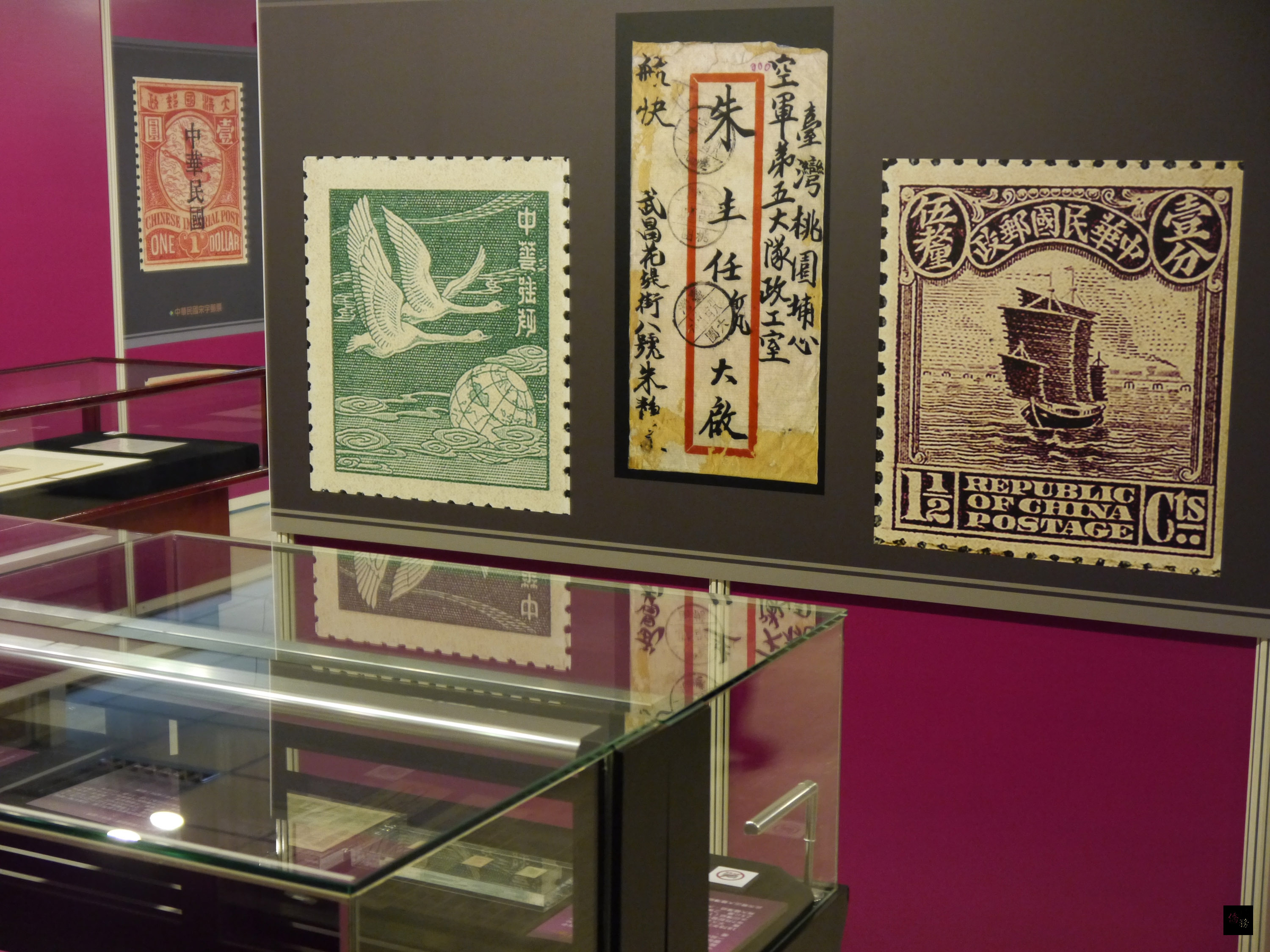 「海峽兩岸珍郵特展」16日起至20日在台中郵局登場,展出兩岸郵政(票)博物館館藏珍郵、封片及本國集郵界榮獲世界郵展金牌獎郵集等,展品豐富具歷史意涵。(中央社提供)