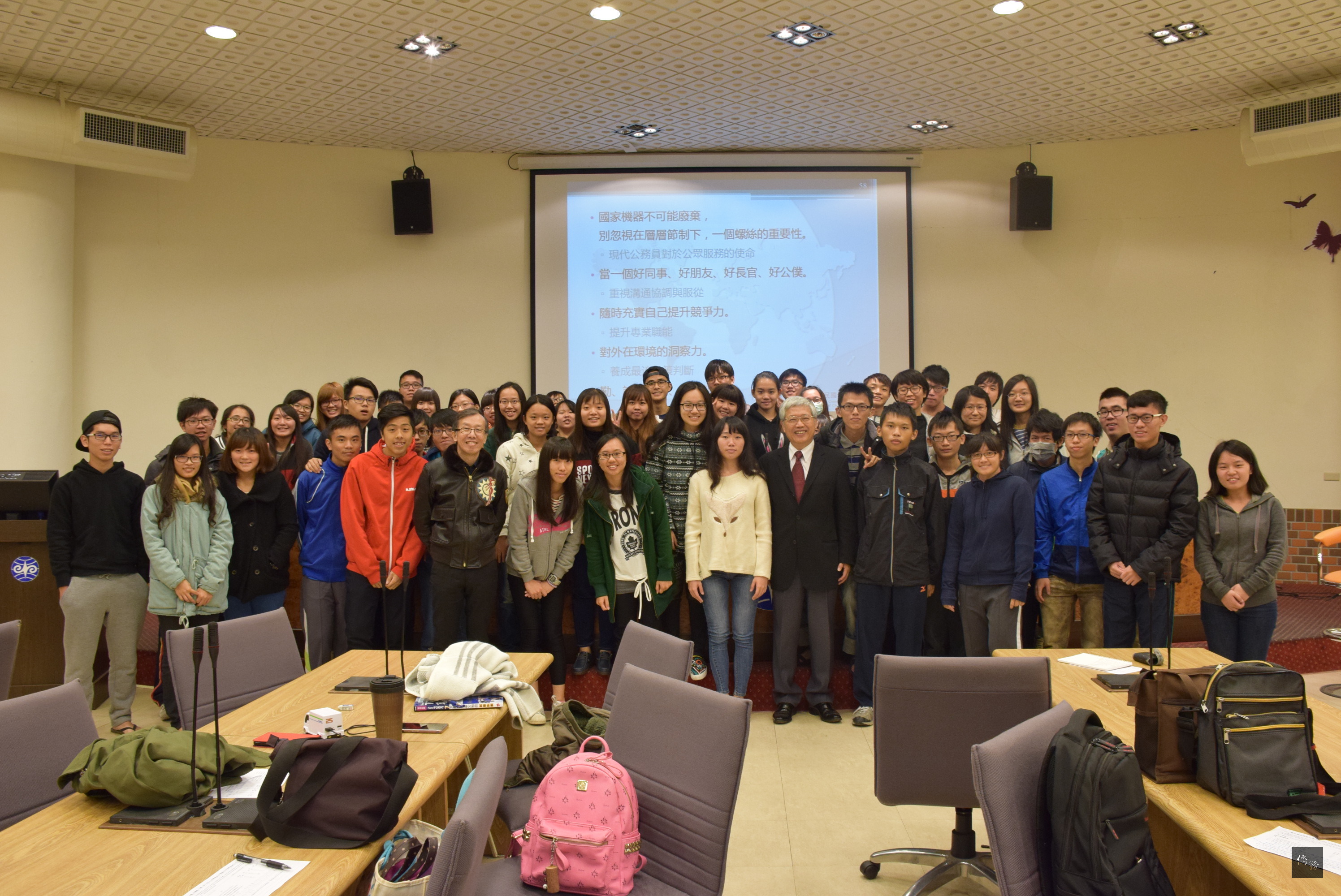 僑務委員會委員長陳士魁（第一排著西裝者）應國立暨南國際大學邀請，前往學校與僑生進行座談及專題演講。