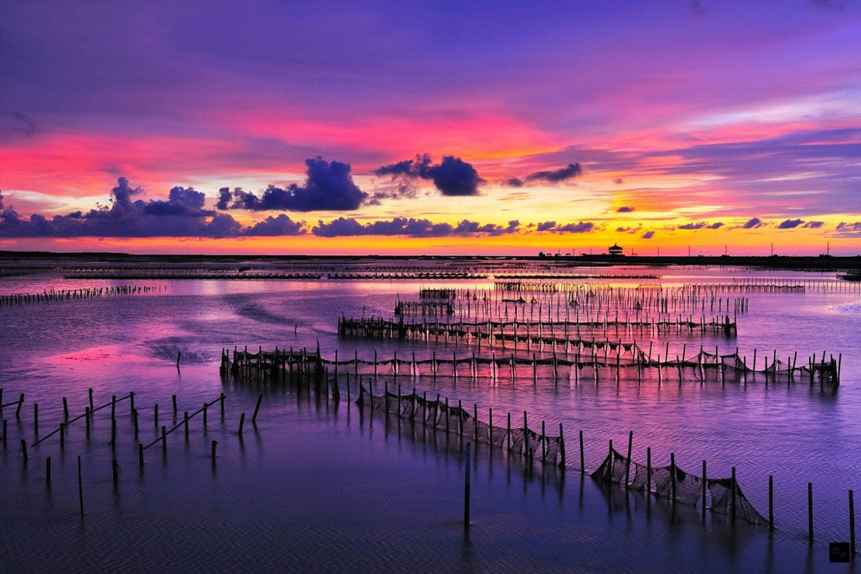 台南市政府觀光旅遊局蒐集資訊，公布西濱海岸線多處絕佳賞夕景點，七股潟湖就是其中一個賞夕好去處。（中央社提供）