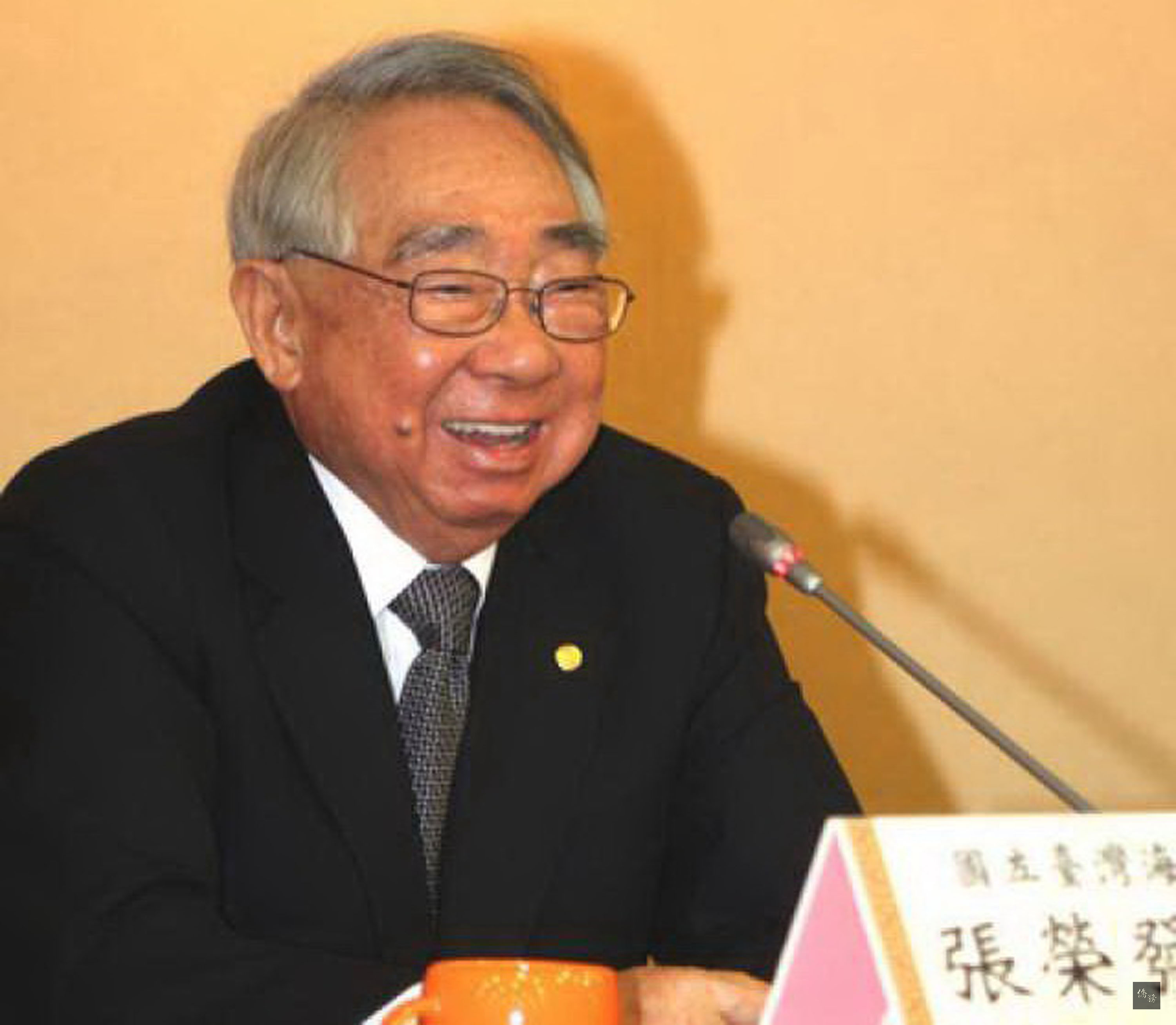 長榮集團總裁張榮發20日過世,張榮發重視道德,曾在「張榮發講座」為國立海洋大學上課,呼籲學生當沒有修業年限的「社會秀才」。(中央社提供)