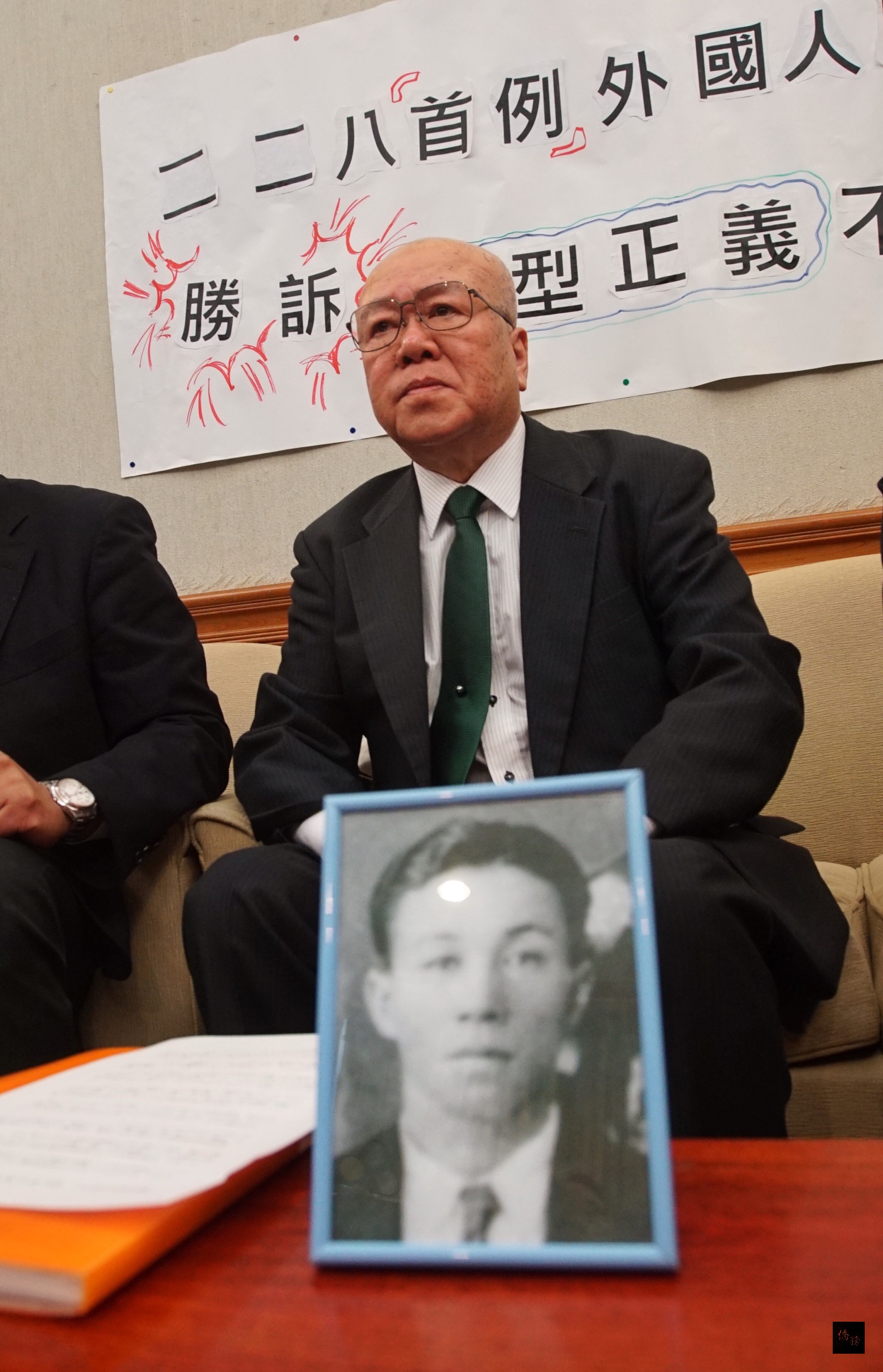 二二八首例外國人賠償個案經高等行政法院判決勝訴,來自琉球的日籍受難者青山惠先之子青山惠昭(圖)17日在立法院記者會,同時也帶來日本所募集的震災捐款,希望為南台灣震災盡心力。(中央社提供)