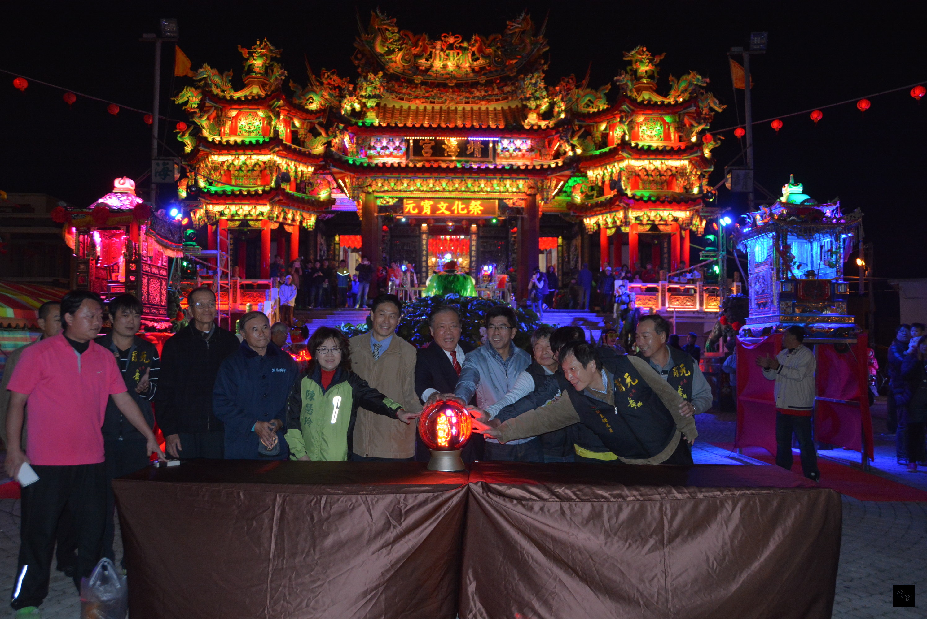 澎湖烏崁靖海宮舉行點燈活動，歡慶元宵節。（澎湖縣政府提供）