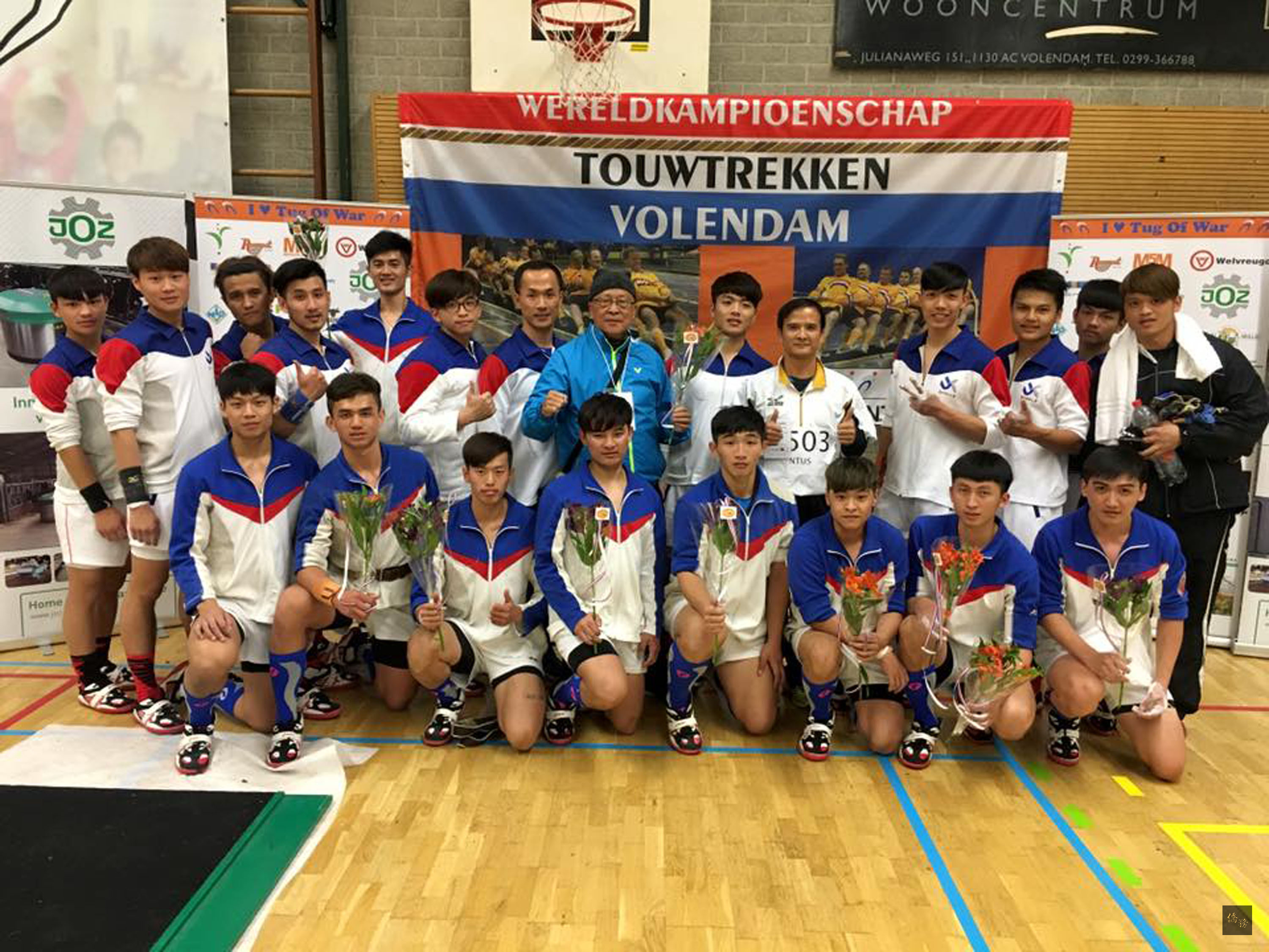 由南投高中及各界組成的大笨牛夢想拔河隊，日前在荷蘭世界盃拔河賽奪下男子組U23-600公斤級公開賽冠、亞軍。（中央社提供）