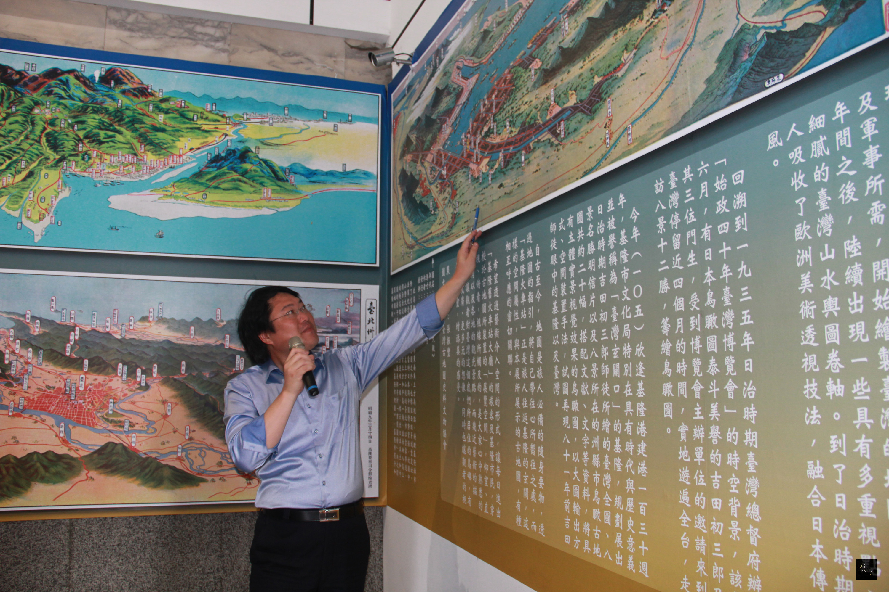 基隆市文化局13日在舊基隆火車站舉行「跨越時空的城市之旅－台灣八景暨古地圖」特展開幕，共展出日本鳥瞰圖泰斗吉田初三郎師徒的20多幅畫作，歡迎民眾前往欣賞。（中央社提供）