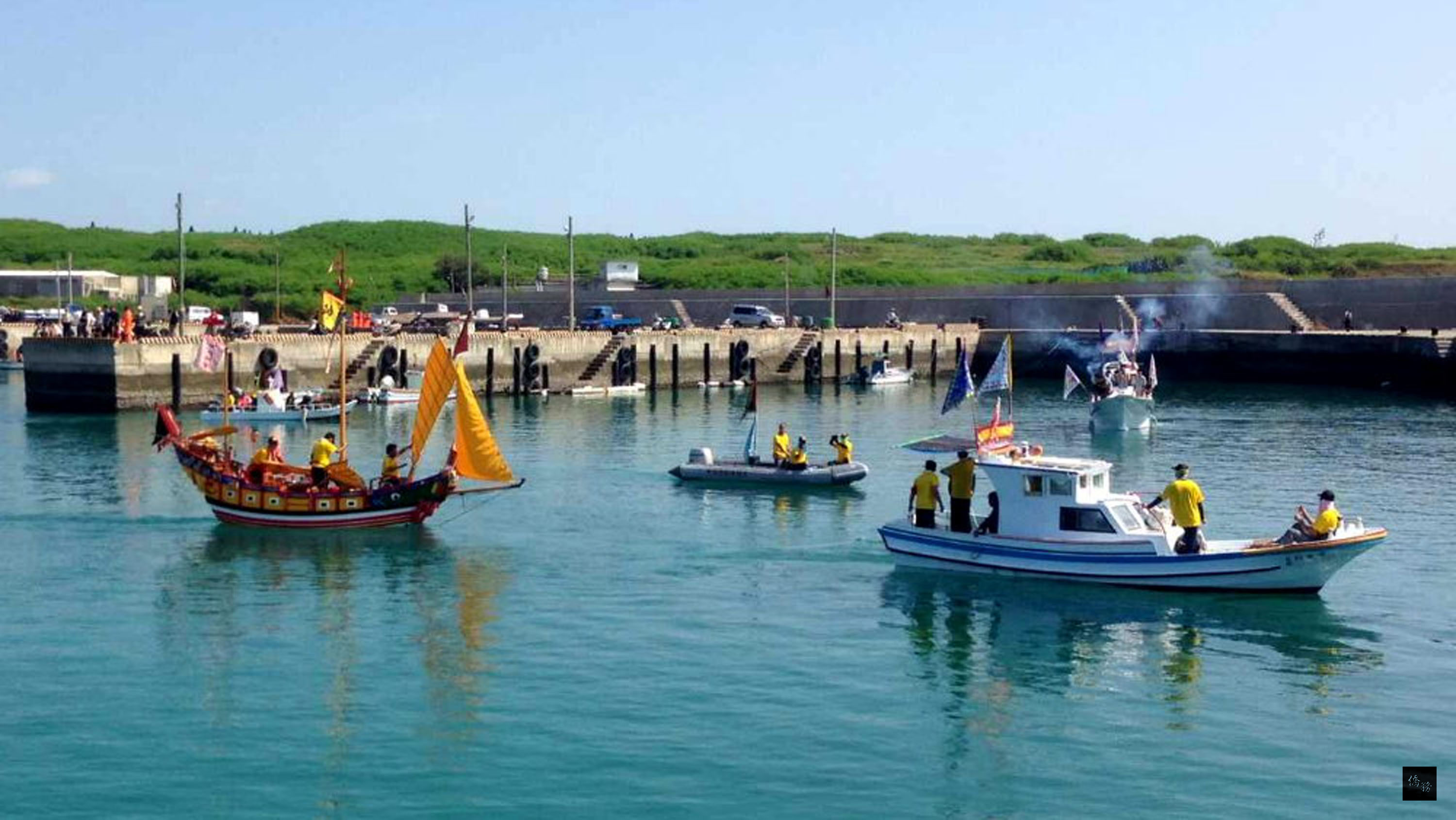 澎湖馬公烏崁靖海宮3年1科的千秋寶艦「王船」,26日起展開2天的海陸遶境出巡平安祭,以祈求四境平安,漁利大進,佑護黎民。(中央社提供)