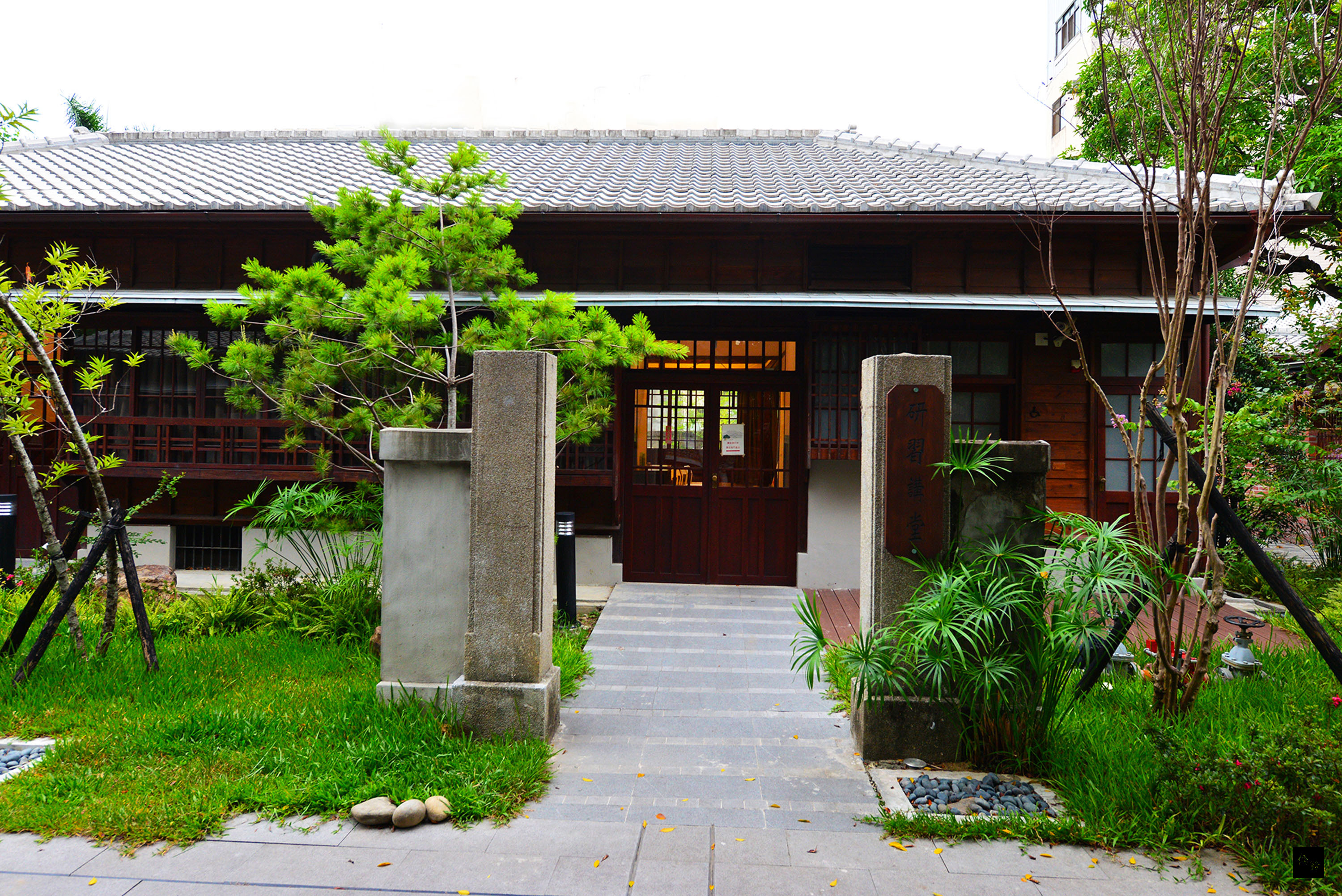 前身為日治時期警察宿舍的台中文學館26日全館開放,台中市文化局說,將舉辦多場藝文活動為開館暖身,營造台中市重要文學據點。(中央社提供)