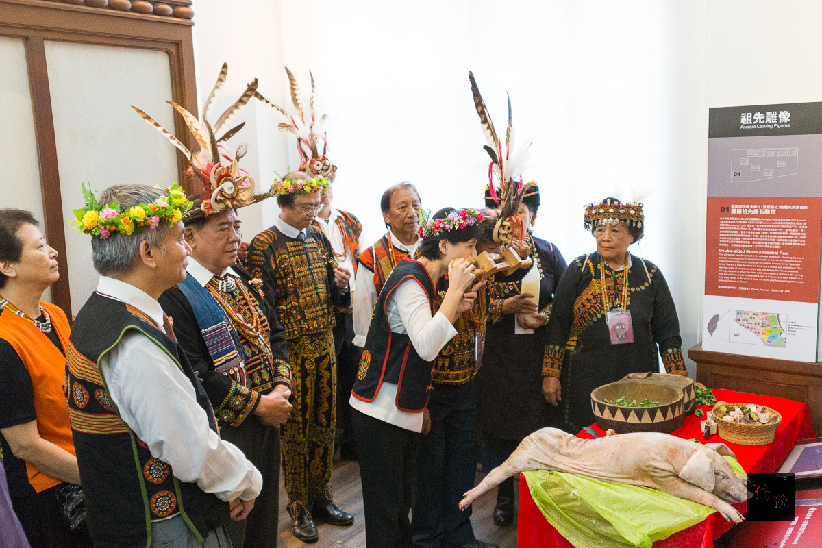 台灣大學人類學博物館15日舉辦一場排灣族傳統的「結拜」儀式,博物館和排灣族望嘉部落進行結拜。(台大人類學博物館提供)