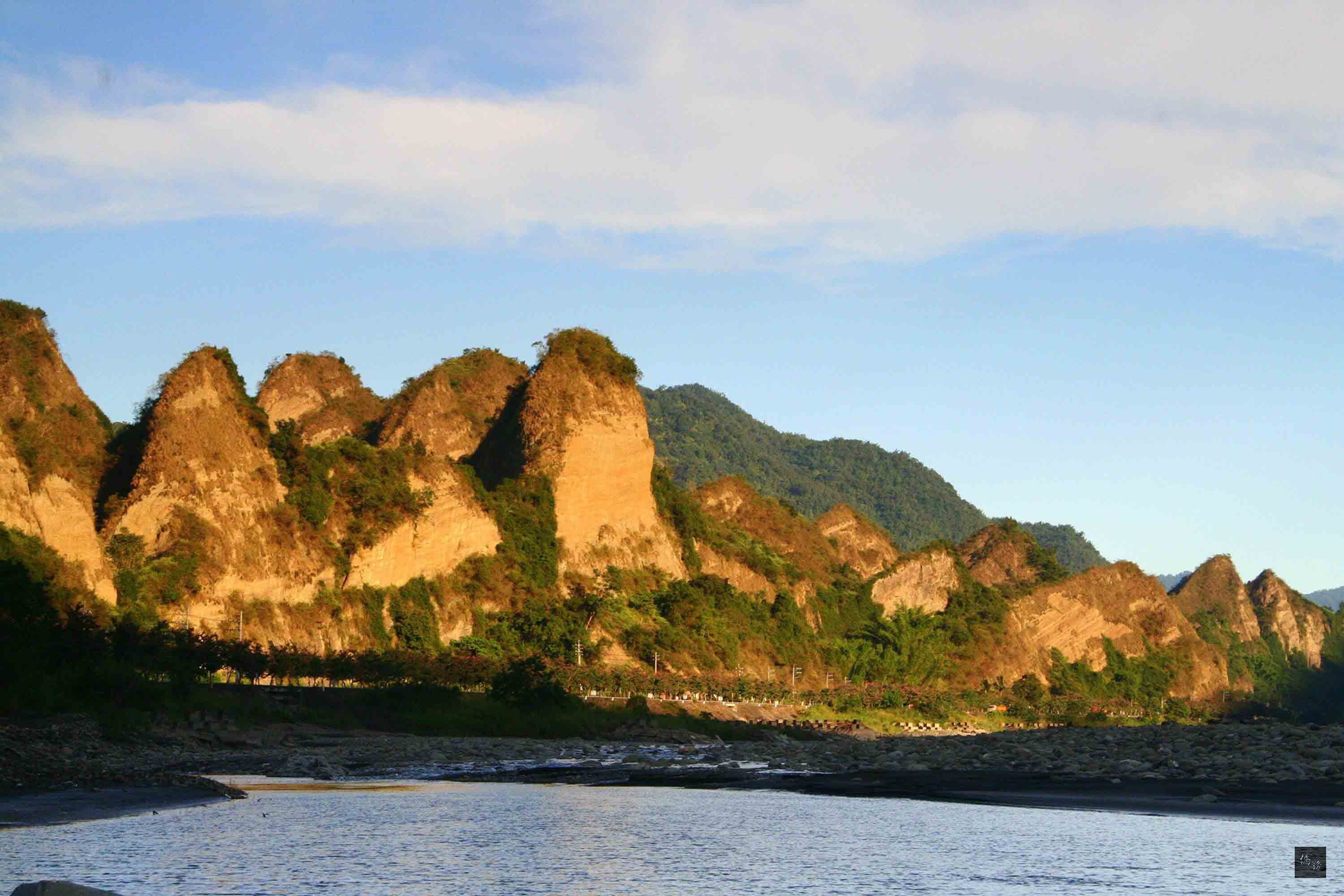 高雄市六龜十八羅漢山自然保護區內舊184縣道上6處極富生態旅遊發展潛力的隧道,預計明年6月局部開放團進團出。(中央社提供)