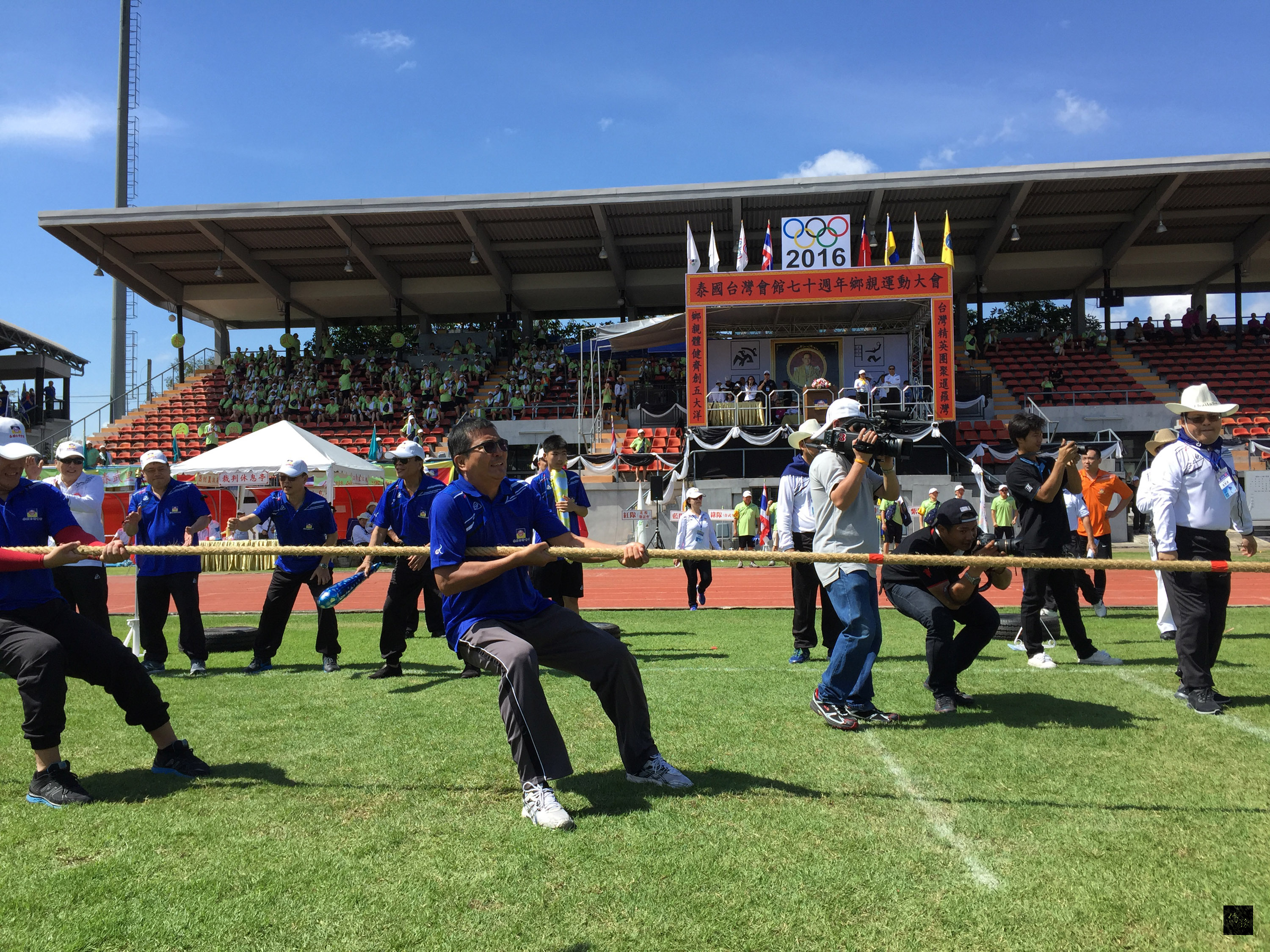 兩年一次旅泰台灣鄉親運動會11月27日在曼谷市皇家警察運動場舉行，包括拔河、徑賽及滾輪胎等，讓逾千名鄉親藉由運動聯繫感情。（中央社提供）