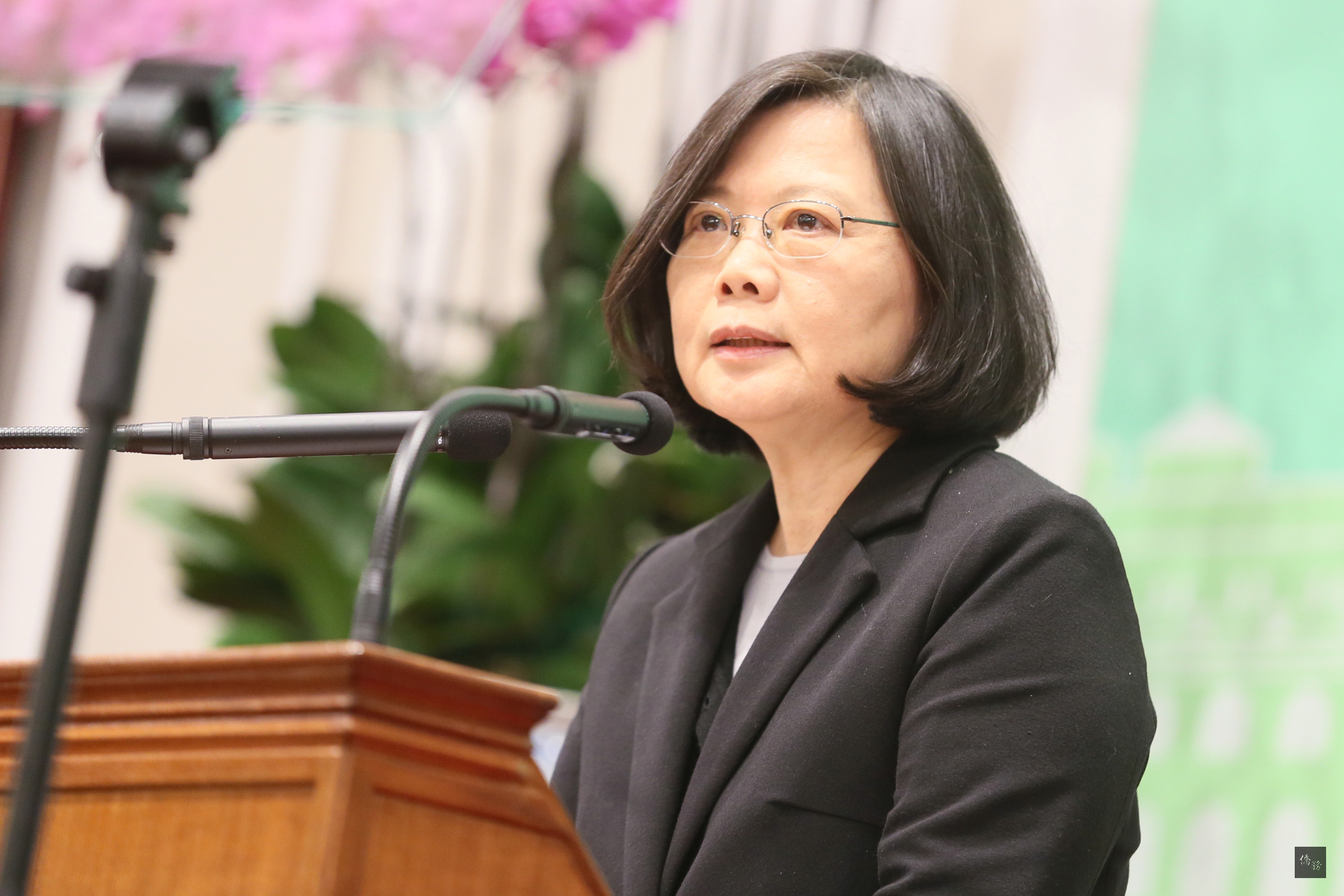 總統蔡英文(圖)22日在年金改革國是會議閉幕式中表示,如果年金改革制度可以成功,台灣沒有無法完成的改革;政府對改革的原則會有所堅持,但也會繼續跟社會溝通,將衝擊降到最低。(中央社提供)