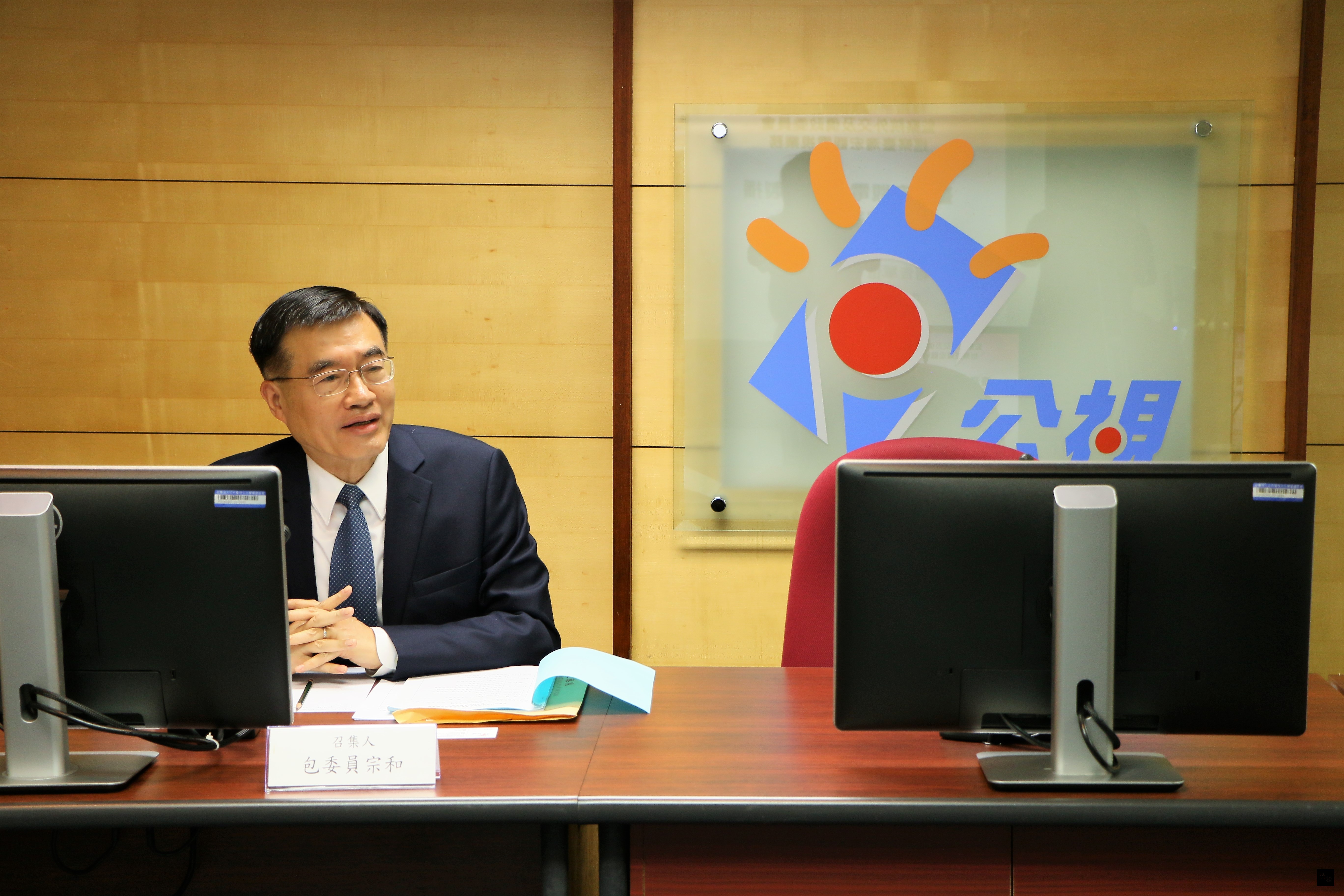 包宗和召集人指出,宏觀電視製播的「僑社新聞」獲僑胞好評,未來轉換成「僑務電子報」網站內容之一,吸引華僑的程度仍有差別。