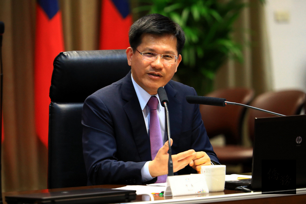 亞洲台灣商會聯合總會理監事聯席會議17日在台中開幕，台中市長林佳龍（圖）致詞指出，亞洲台灣商會連續2年來台中市開會，無三不成禮，歡迎明年再來，且是中彰投苗4縣市共同迎賓。（中央社提供）