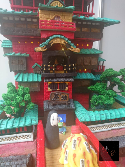 海青班學生在臺學習短短2年成績斐然；圖為第35期畢業生製作之翻糖蛋糕，細膩精巧人驚豔。