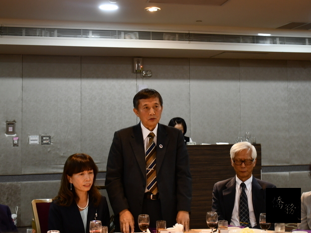 高博恭(左二)說明，聯合會經常與駐日代表處聯繫，臺灣有需要僑胞的地方，會適時提供協助。