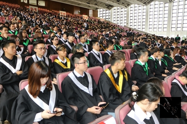 臺師大僑生先修部14日在林口校區舉辦結業典禮,超過600名僑(華)生齊聚一堂,分享一年來學習相伴的喜悅和不捨,也為接下來求學新生活互相加油打氣。