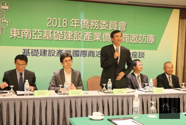 高建智(左3)、汪樹華(右2)、李冠志(左1)、林耀淦(左2)、王建安(右1)參與洽談。