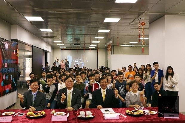 國立臺灣科技大學舉辦僑生春節祭祖暨師生聯歡餐會，高建智與現場364名僑生共同歡慶。

