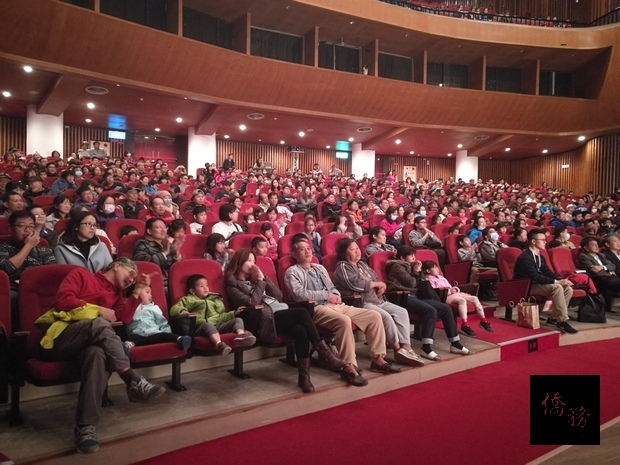 臺中市民踴躍出席訪團行前公演，開演前一樓座位已坐無虛席。
