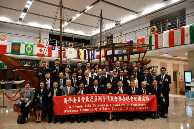 亞洲臺灣商會聯合總會一行54位由總會長邱文潛帶領回國訪問。