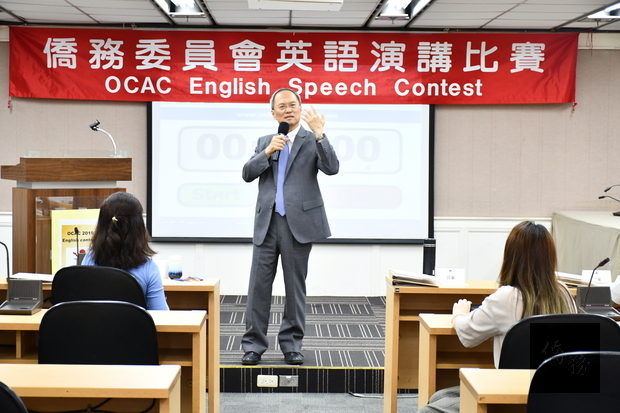 吳新興指出，英語能力不需要很強，但要願意勇敢開口。