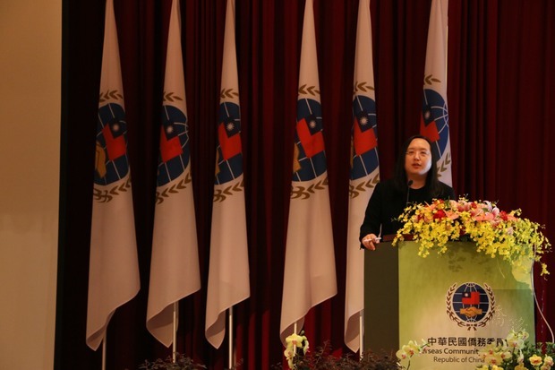 政務委員唐鳳表示，政府以不同族群中達到共識為目標做努力。