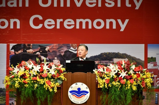 副委員長呂元榮勉勵畢業生要秉持銘傳的傳統，以國際化的視野規劃自己的人生和未來。